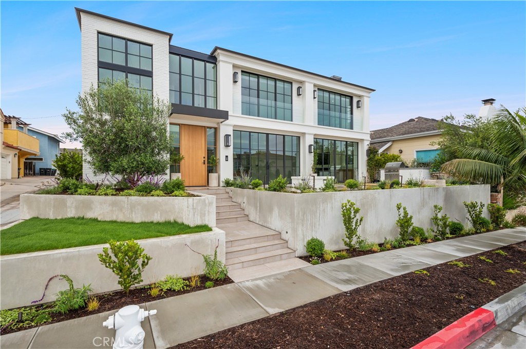 Corona del Mar South of PCH (CDMS) - Residential Lease