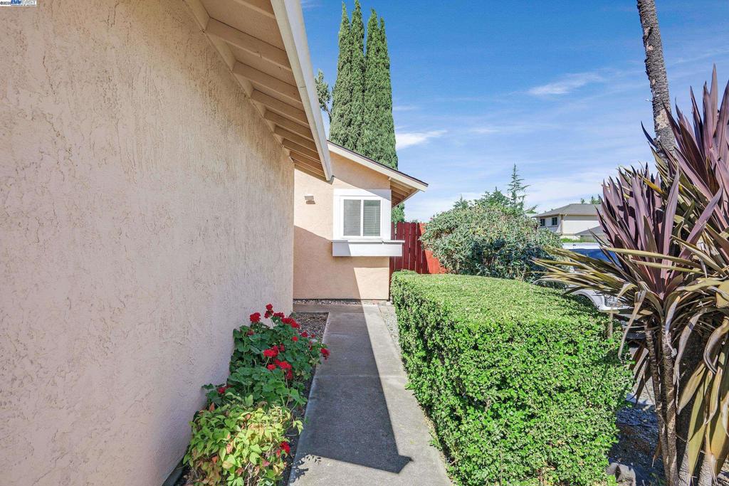2280 Delucchi Dr