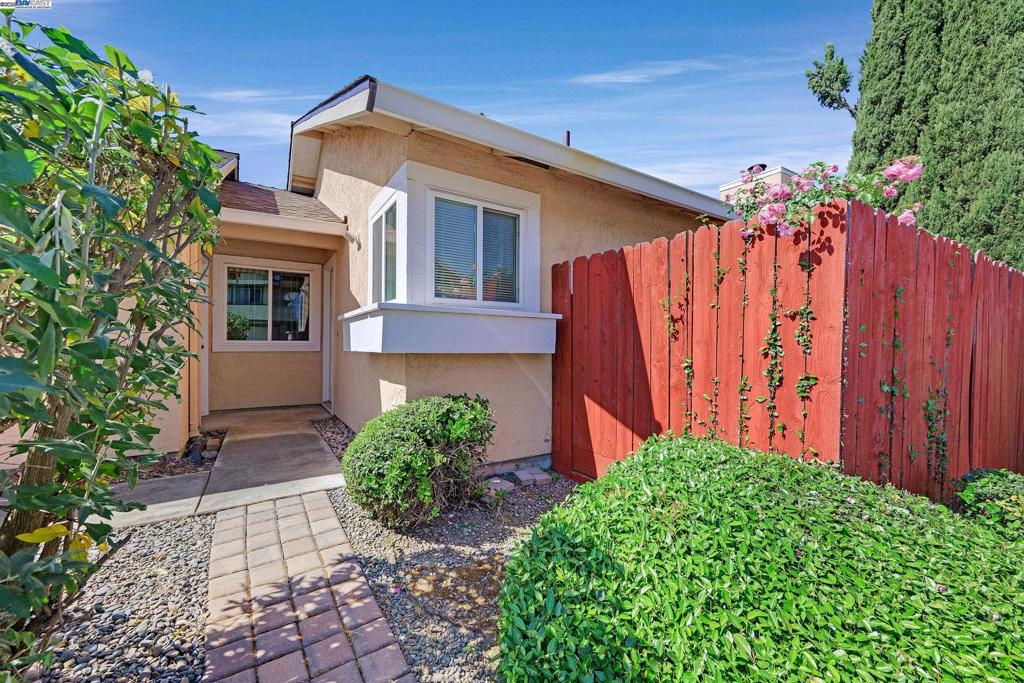 2280 Delucchi Dr