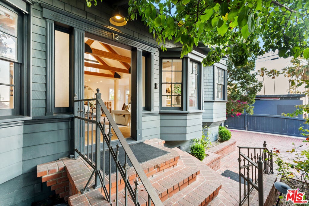 Photo of 12 Rose Avenue, Los Angeles, CA 90291 (MLS # 26859239)