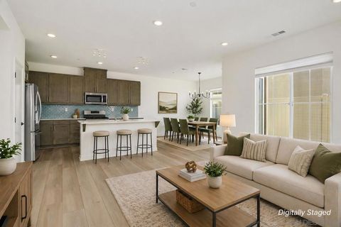 Photo of 227 Canopy Trails Pl, Fallbrook, CA 92028 (MLS # 260010011SD)