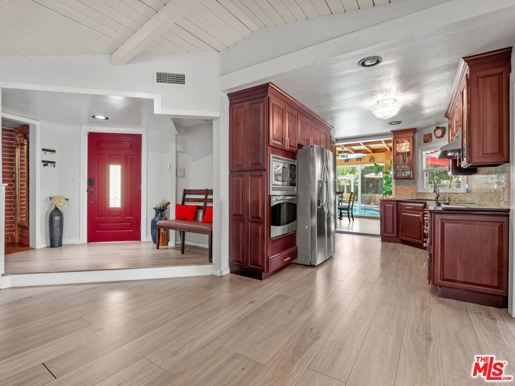 Photo of 21217 Golondrina Street, Woodland Hills, CA 91364 (MLS # 25477239)