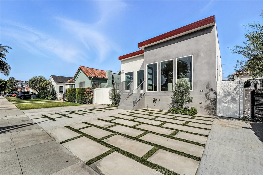 3031 Vineyard Avenue 2