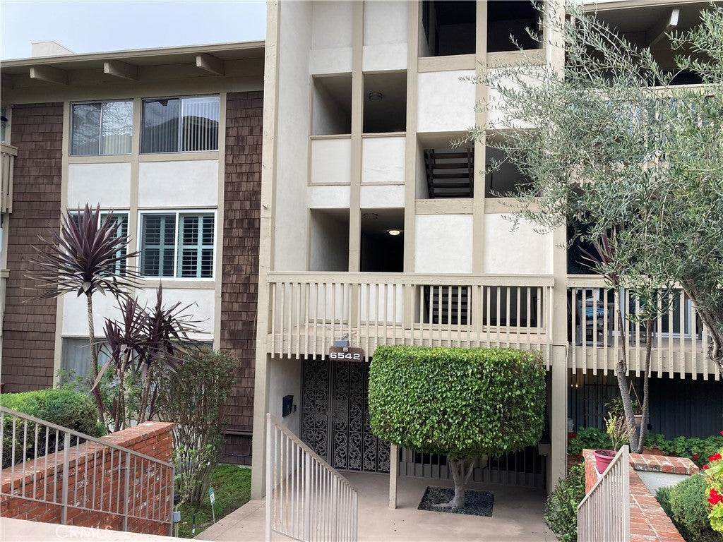6542 Ocean Crest Drive B306