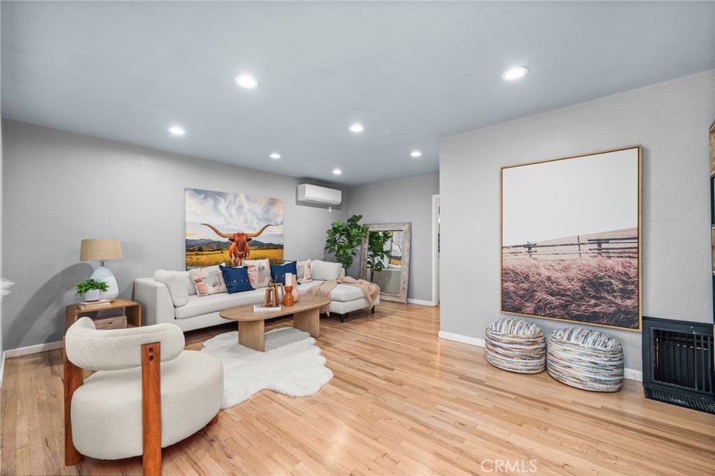 13028 S Catalina Avenue