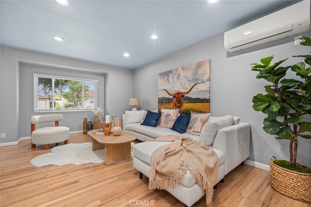 13028 S Catalina Avenue