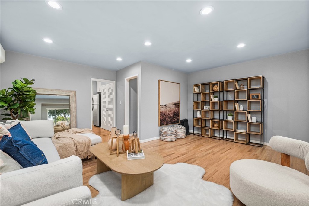 13028 S Catalina Avenue