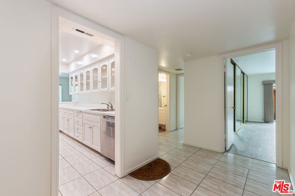Photo of 6732 Hillpark Drive #307, Los Angeles, CA 90068 (MLS # 25526931)