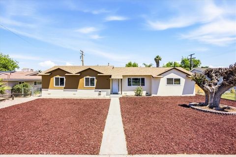 Photo of 548 W Montrose AVE, Hemet, CA 92543 (MLS # IV26098378)