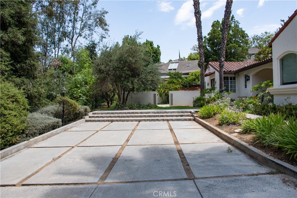 1632 Halsey Street