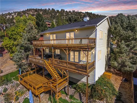 Photo of 6284 Apple Vista Dr Dr, Wrightwood, CA 92397 (MLS # TR25248506)