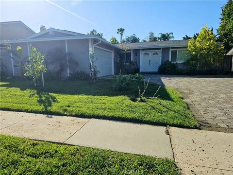Photo of 6474 Conifer Street, Oak Park, CA 91377 (MLS # SR26074243)