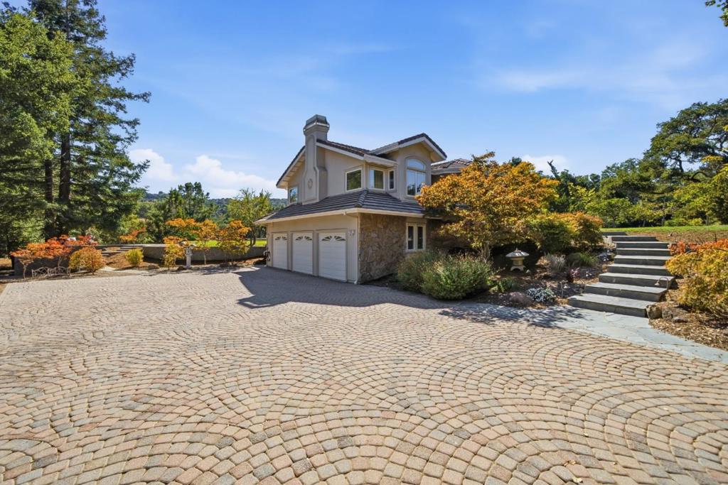 27960 Roble Blanco Court