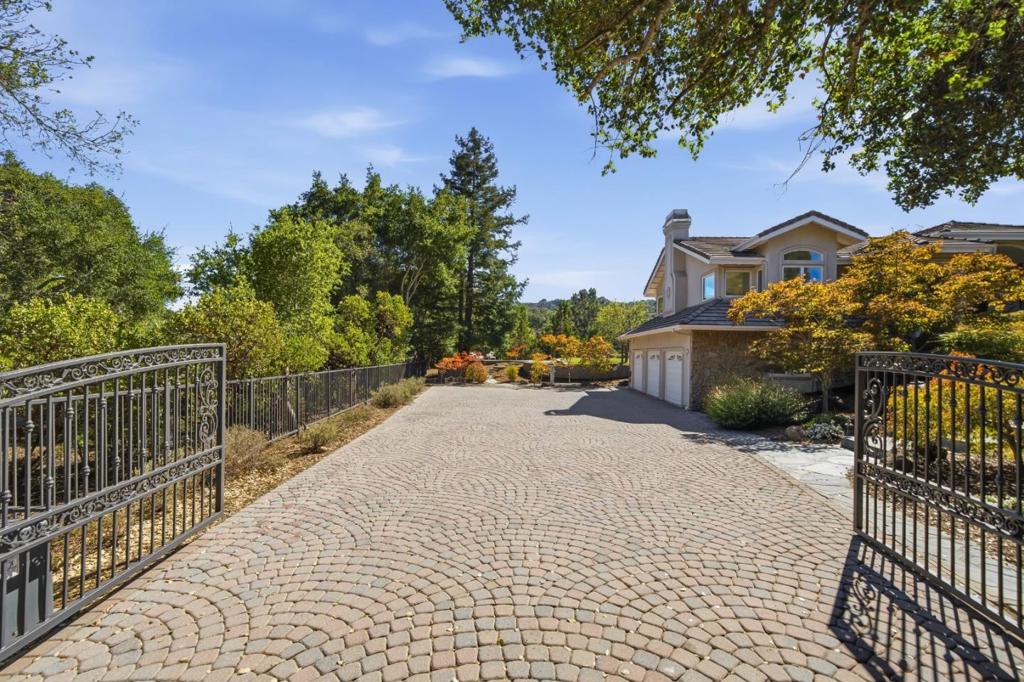 27960 Roble Blanco Court