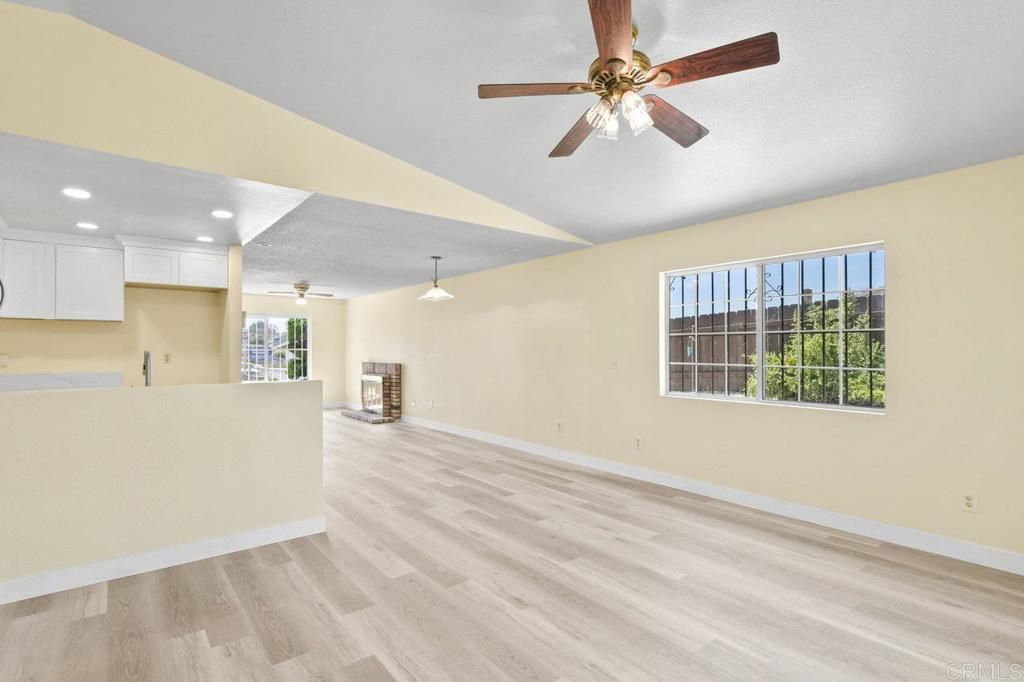 listing image 130724893450967369847