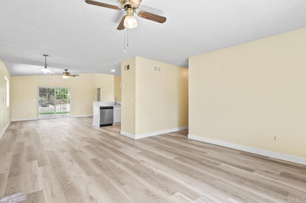 listing image 130728939985503842028