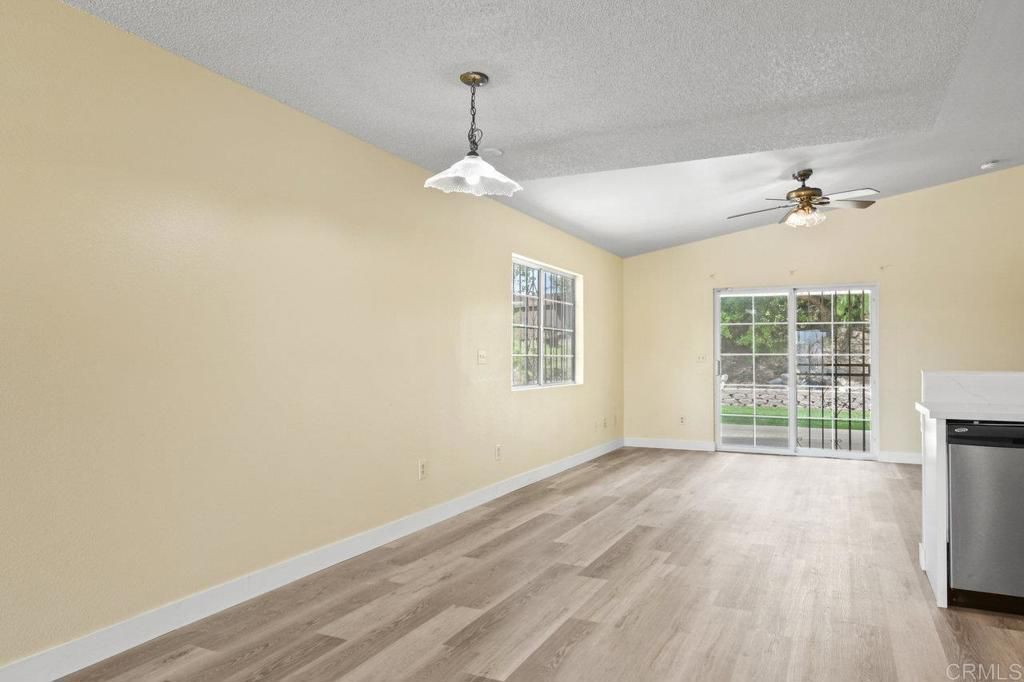 listing image 130720708874676837030