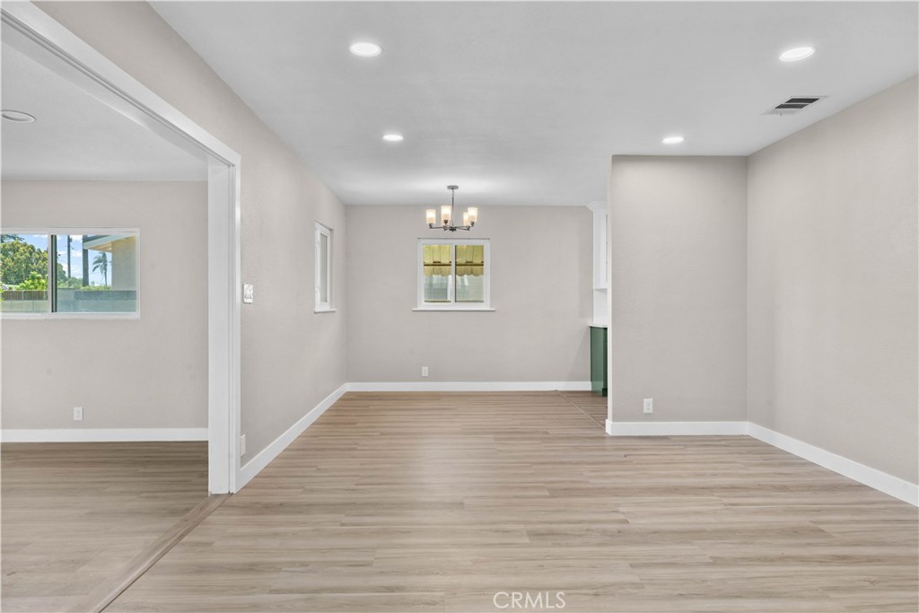 208 N Bromley