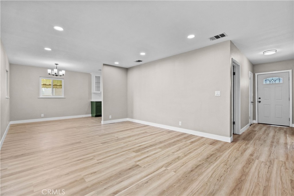 208 N Bromley