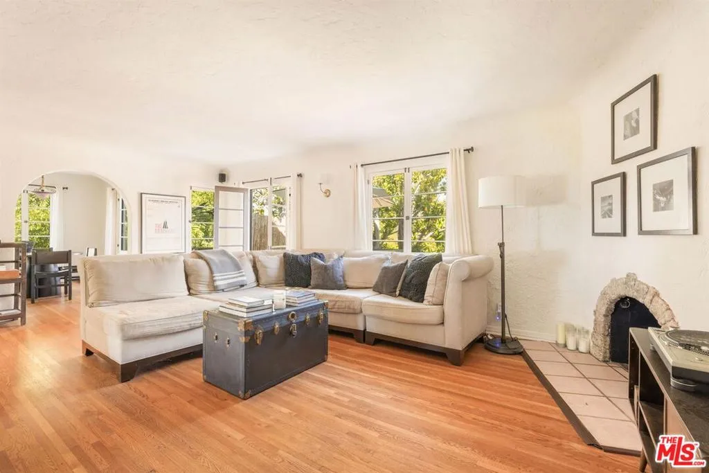 Los Angeles, California 90068, United States, 6 Bedrooms Bedrooms, ,4 BathroomsBathrooms,Residential,Active,246829