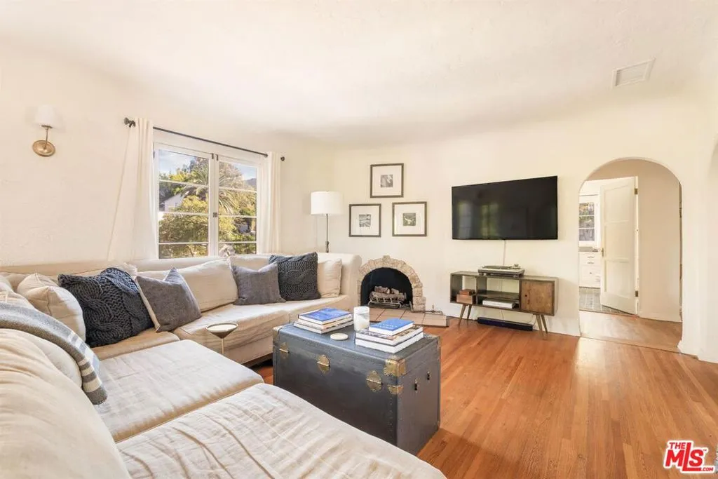 Los Angeles, California 90068, United States, 6 Bedrooms Bedrooms, ,4 BathroomsBathrooms,Residential,Active,246829