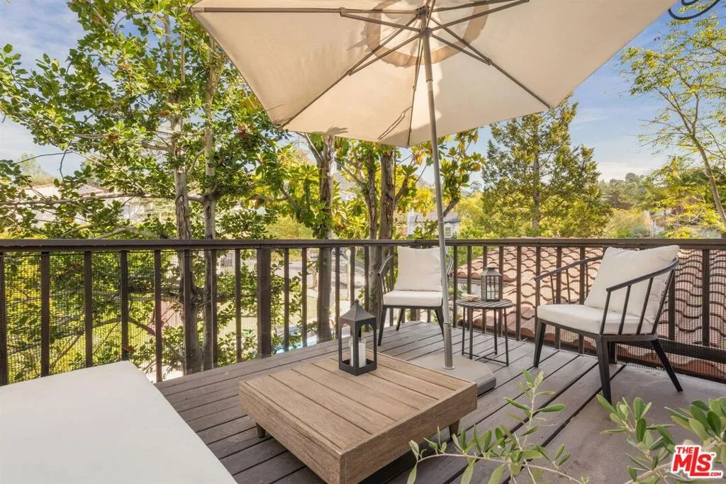 Los Angeles, California 90068, United States, 6 Bedrooms Bedrooms, ,4 BathroomsBathrooms,Residential,Active,246829