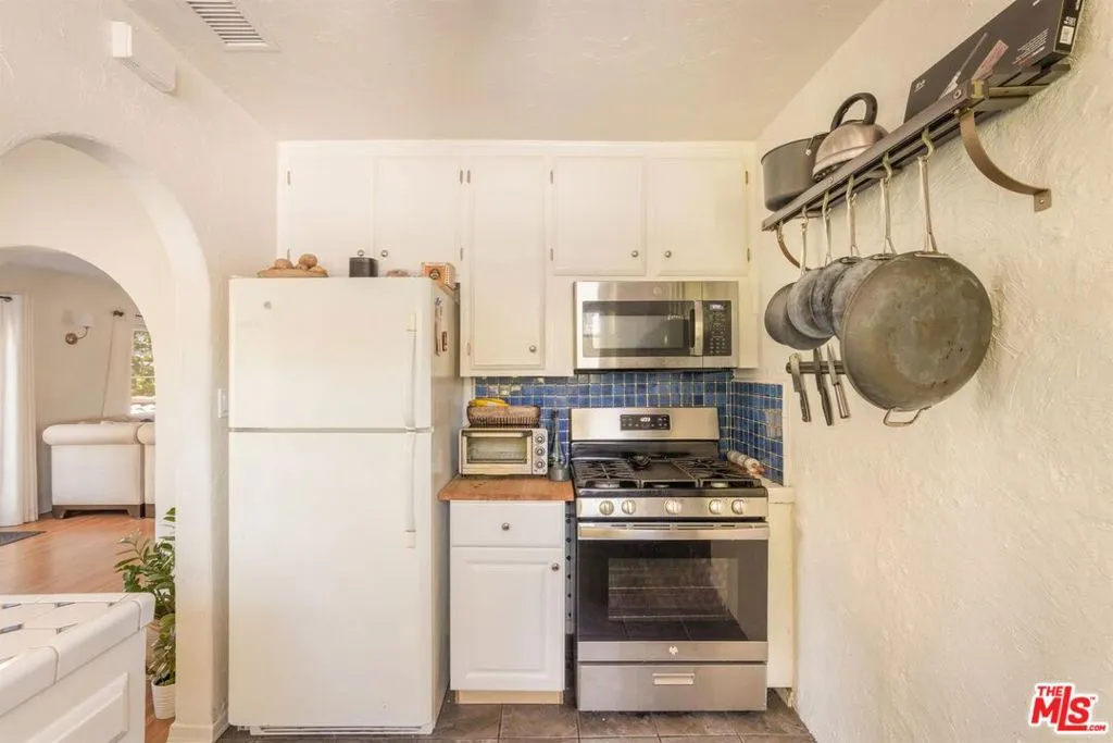 Los Angeles, California 90068, United States, 6 Bedrooms Bedrooms, ,4 BathroomsBathrooms,Residential,Active,246829