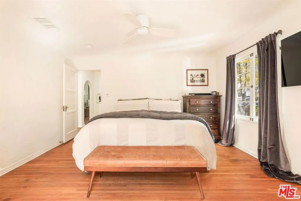 Los Angeles, California 90068, United States, 6 Bedrooms Bedrooms, ,4 BathroomsBathrooms,Residential,Active,246829