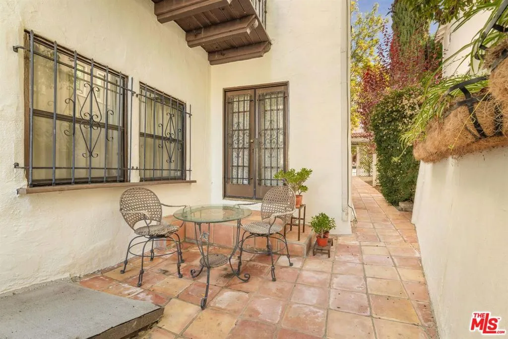 Los Angeles, California 90068, United States, 6 Bedrooms Bedrooms, ,4 BathroomsBathrooms,Residential,Active,246829