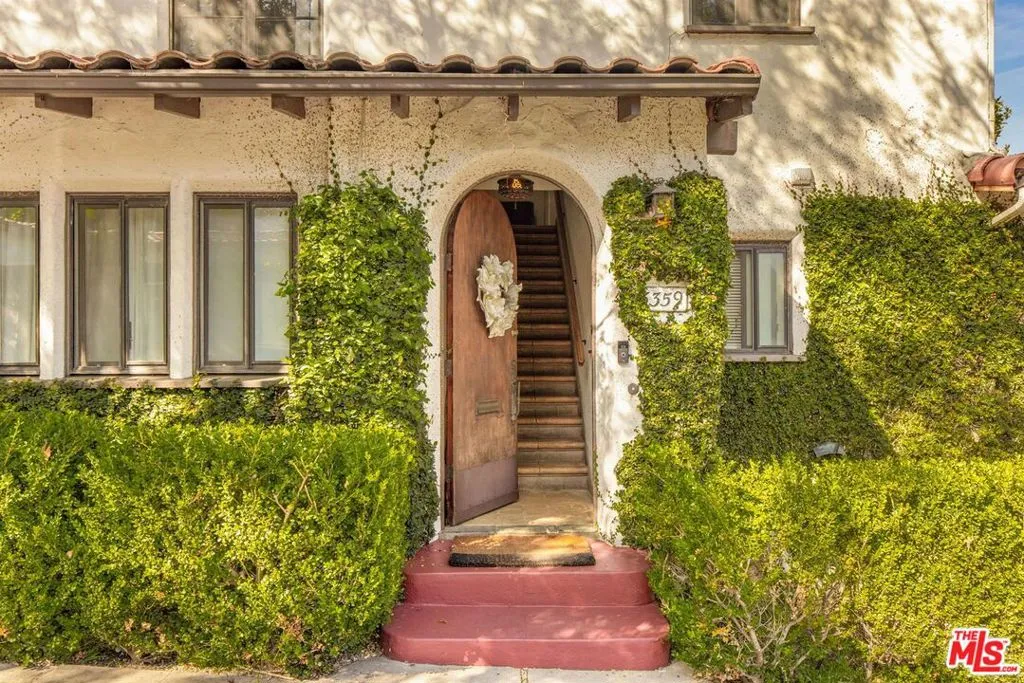 Los Angeles, California 90068, United States, 6 Bedrooms Bedrooms, ,4 BathroomsBathrooms,Residential,Active,246829