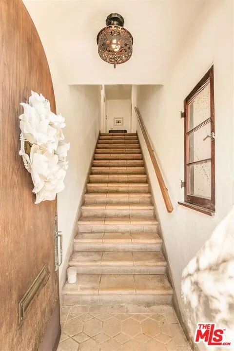 Los Angeles, California 90068, United States, 6 Bedrooms Bedrooms, ,4 BathroomsBathrooms,Residential,Active,246829