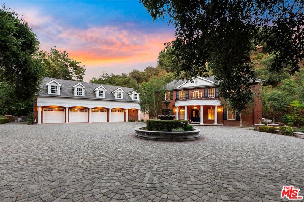 12 Woodlyn Lane