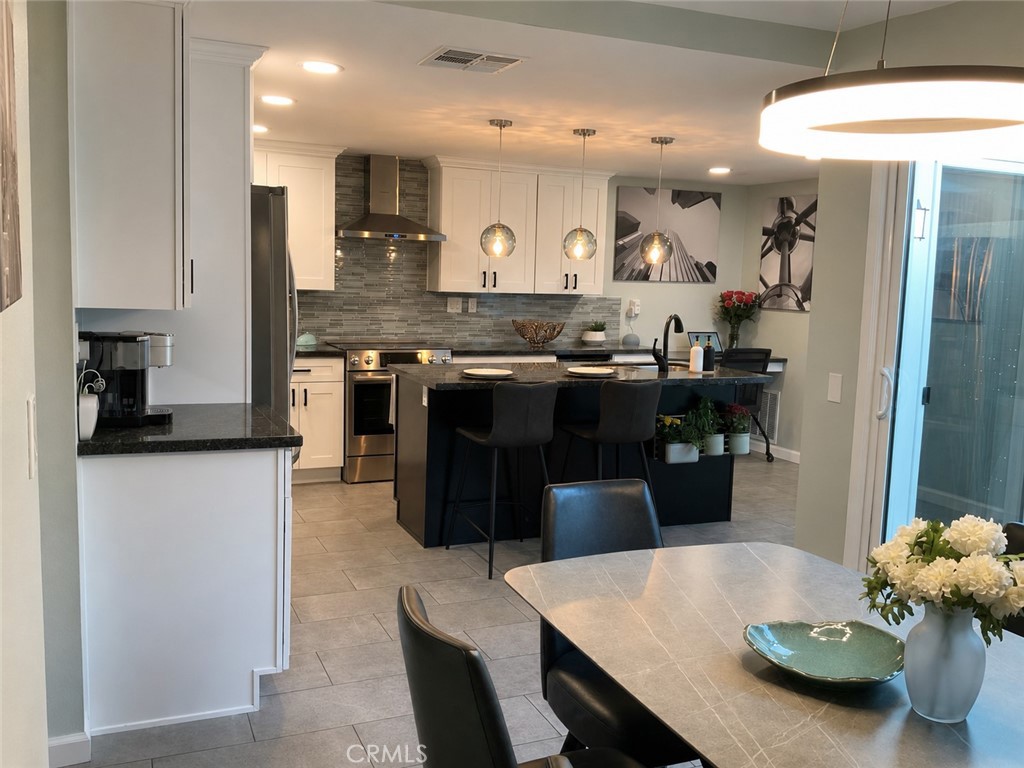 700 Church Place 3