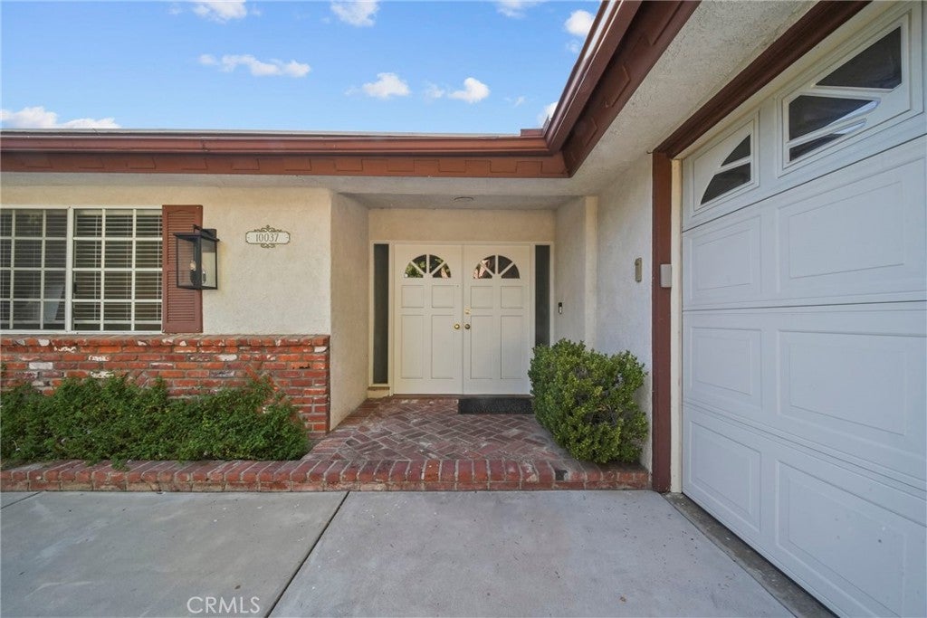10037 Sunnybrae Avenue