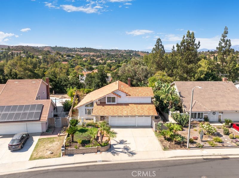 Beautifully updated home located in the highly sought-after Walnut Valley Unified School District. This spacious 4-bedroom, 3-bathroom residence offers over 2,500 square feet of comfortable living space with a functional layout ideal for families or multi-generational living.
The main level features a bright formal living and dining area with high ceilings, a guest bedroom with a full bathroom, and a large family room with a cozy fireplace. The fully remodeled kitchen includes quartz countertops, a peninsula stainless steel appliances, and ample cabinetry.
Upstairs, the primary suite features vaulted ceilings, a walk-in closet, and a spa-style bathroom with dual sinks, a soaking tub, and a separate shower. Two additional bedrooms share a full hall bathroom.
Recent upgrades include a brand new water heater, new attic insulation, a newer central A/C system (approximately 3 years old), a fully remodeled kitchen, and brand new flooring throughout. The home faces directly south, providing excellent natural light throughout the day.
The backyard offers mature landscaping and a covered patio, perfect for outdoor entertaining. Additional features include an indoor laundry room and a 3-car attached garage.
Located minutes from top-rated schools, parks, shopping centers, and convenient freeway access to the 60, 57, and 10. This move-in ready home combines modern upgrades with an ideal location in one of Walnut’s most desirable neighborhoods.