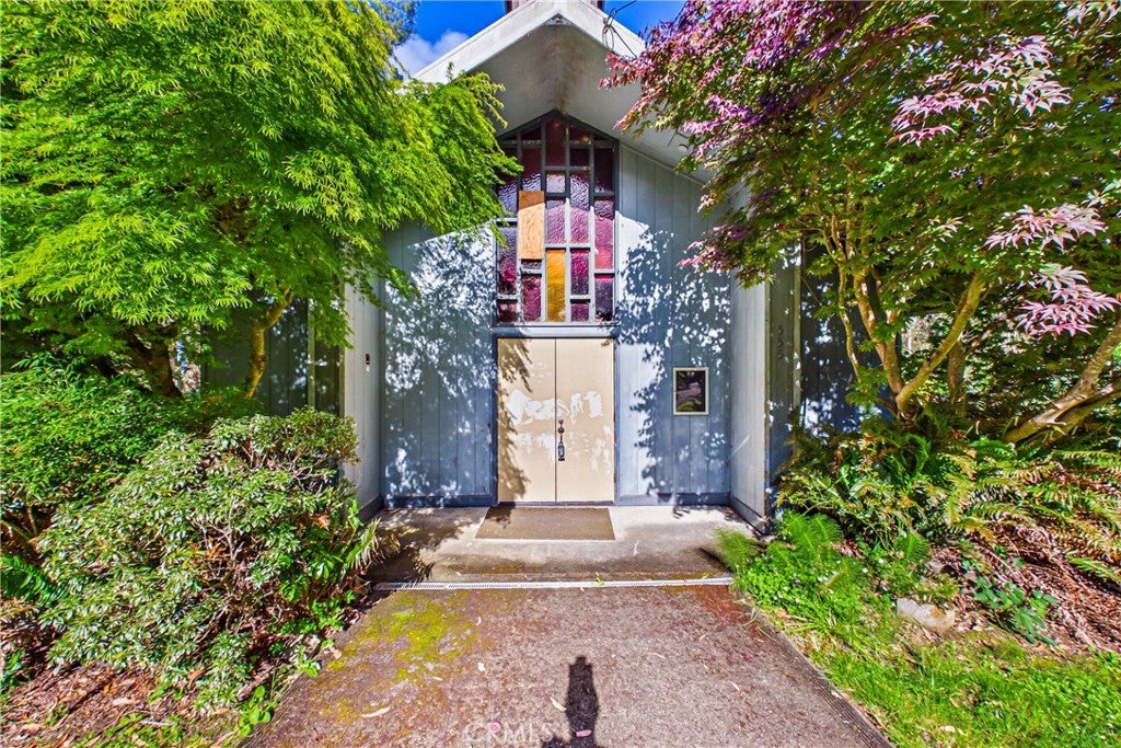555 Bayside