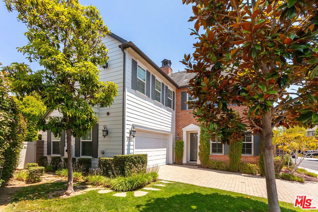 Photo of 17322 Wareham Lane, Huntington Beach, CA 92649 (MLS # 25571103)