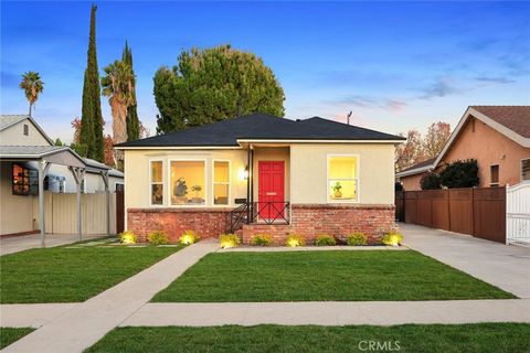 Photo of 5052 Newcastle, Encino, CA 91316 (MLS # GD25277281)