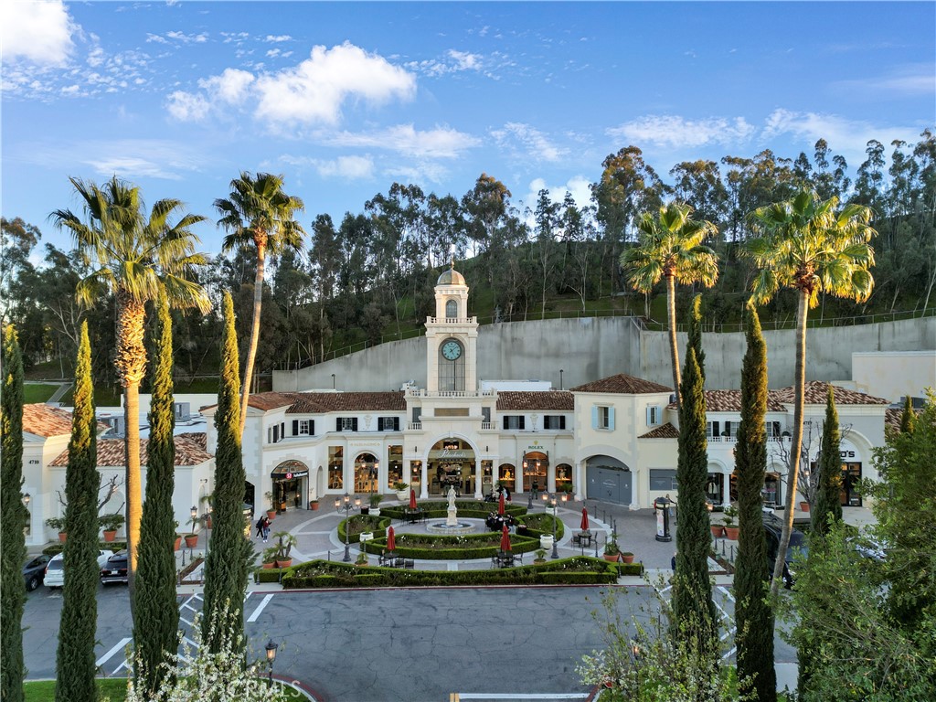 Nestled in one of the most desirable areas of the Oak Park Calabasas community, this upper-level 2-bedroom, 2-bathroom condo offers tranquil views of mature trees, and natural surroundings. With 1,054 square feet of thoughtfully designed living space, this home is located within the award-winning Las Virgenes Unified School District, making it an excellent opportunity for the first time home buyers and/or investors.
Abundant natural light fills the interior, enhanced by large windows, recessed lighting, and light-toned laminate flooring and carpeting in the bedrooms. The galley-style kitchen with its own washer and dryer. The spacious living room includes existing plumbing for a potential wet bar, perfect for creating a personalized entertaining space. The primary bedroom features a walk-in closet and an en-suite bathroom with a glass-enclosed shower and a granite-topped vanity. The second bedroom and full guest bath offer flexibility for family, guests, or a home office. One standout feature of this unit is the full-sized washer and dryer conveniently located inside the kitchen. Two tandem covered parking spaces and a private storage cabinet are included. The HOA dues cover access to exceptional amenities, including a community pool and spa, fitness center, clubhouse, sauna, and private access to Calabasas Lake via a pedestrian bridge. Recent community upgrades include new roofs, windows, doors, lighting, and enhanced security systems. Ideally situated just minutes from The Commons at Calabasas, Bristol Farms, Trader Joe’s, and the Calabasas Tennis & Swim Center, with easy access to the 101 Freeway and only 10.6 miles from the beaches of Malibu. Offered in as-is condition, this property presents a wonderful opportunity for those looking to renovate and create their own vision in a serene, highly sought-after location.