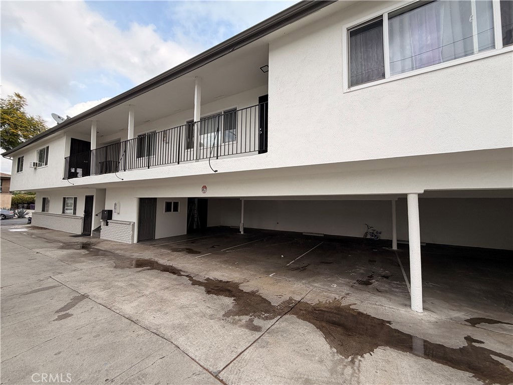1216 E 56th