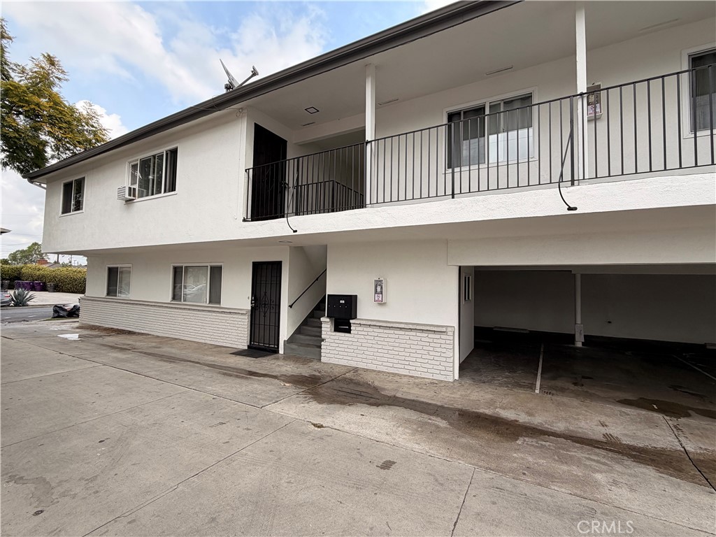 1216 E 56th