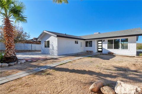 Photo of 61638 La Jolla Dr, Joshua Tree, CA 92252 (MLS # AR25273008)