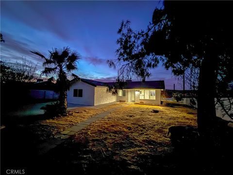 Photo of 61638 La Jolla Dr, Joshua Tree, CA 92252 (MLS # AR25273008)