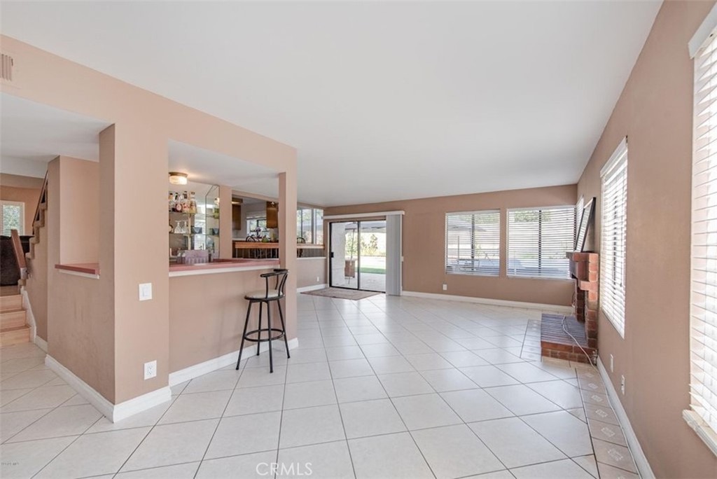 4992 N Buttercreek Road