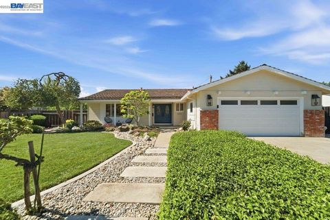 Photo of 43075 Gallegos Ave, Fremont, CA 94539 (MLS # 41128557)