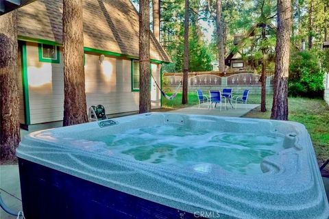 Photo of 336 W Sherwood Blvd, Big Bear City, CA 92314 (MLS # DW26057587)