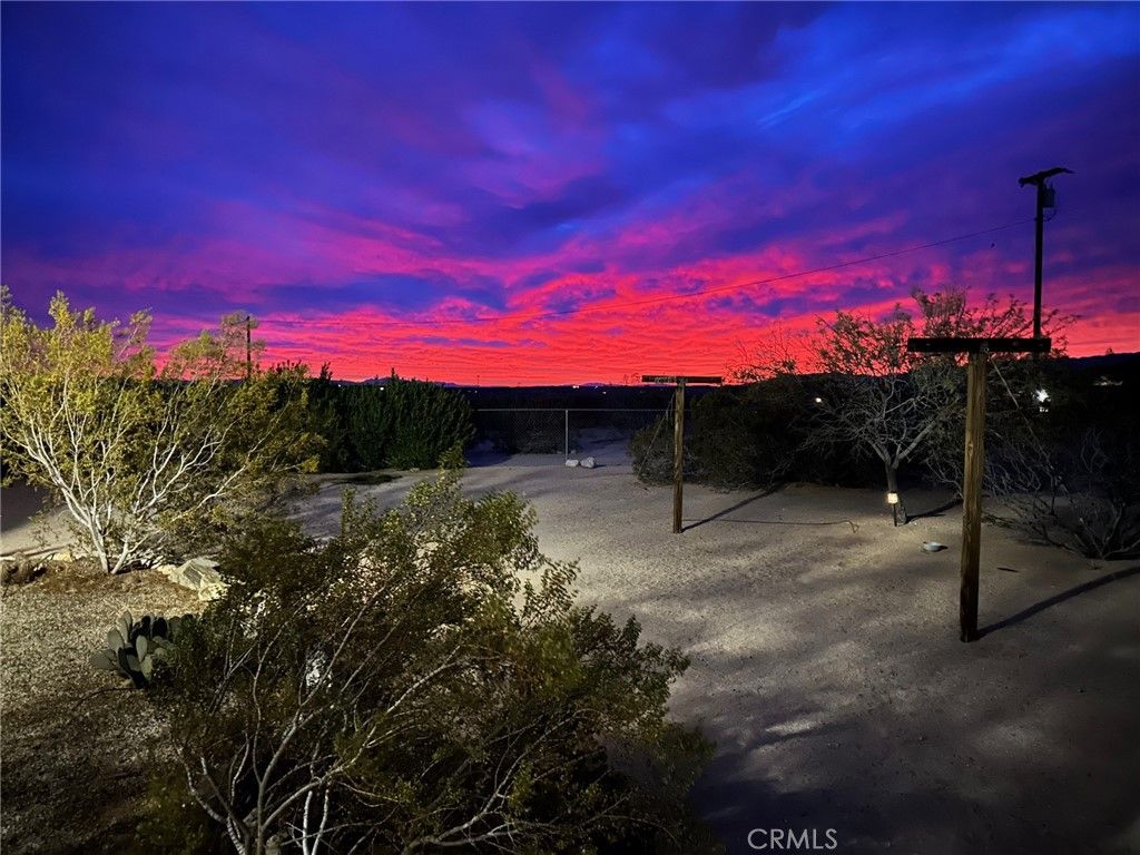 Photo of 1040 Jackalope Avenue, Joshua Tree, CA 92252 (MLS # TR26077442)