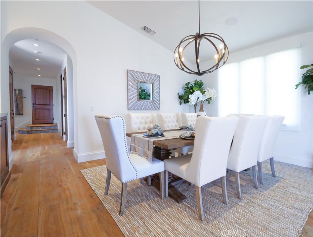 listing image 130720786544321479246