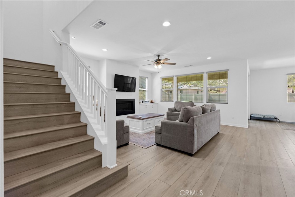 1087 Crownstone Lane