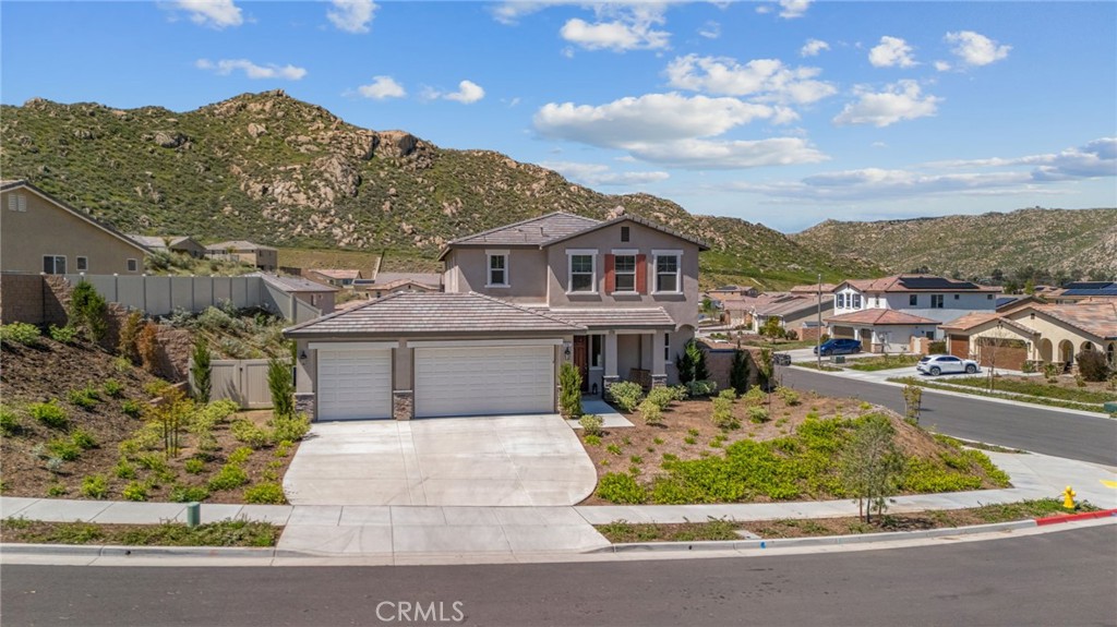 1087 Crownstone Lane